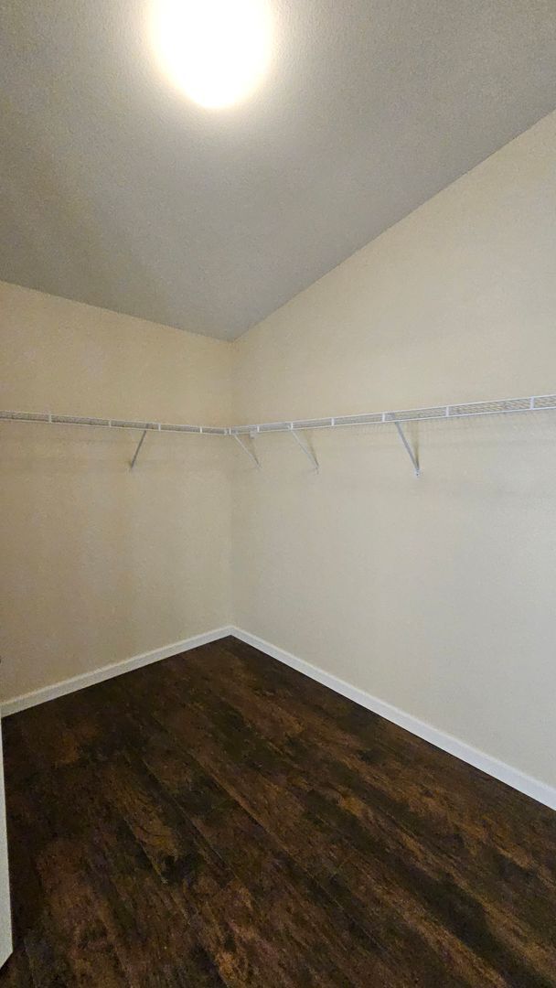 Building Photo - 5 Bed 3 Bath