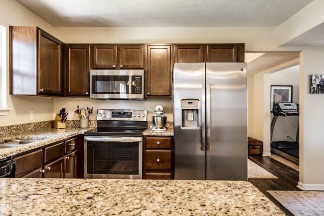 Building Photo - 14924 Oak Rd