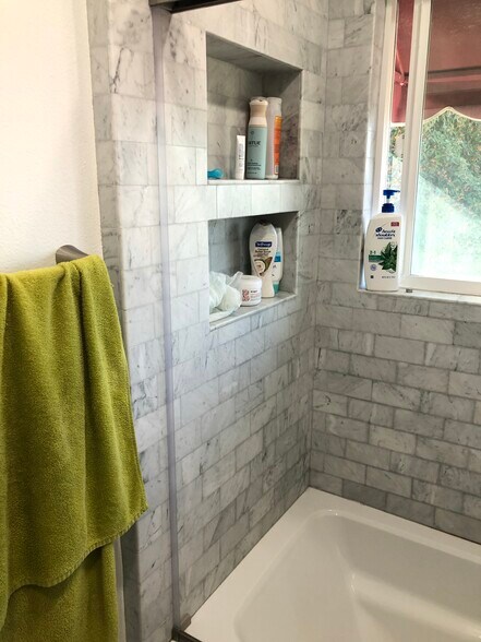 Building Photo - 612 Alta Vista Dr