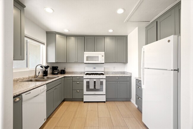 Building Photo - 475 Taft Ave