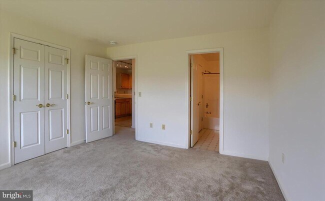 Building Photo - 136 Cardinal Ln