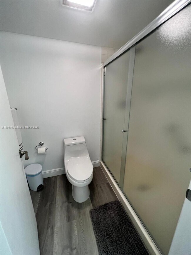 Building Photo - 1208 Bahama Bend