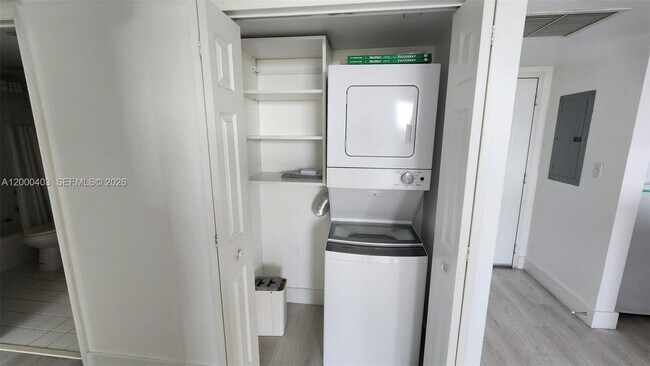 Building Photo - 3000 Coral Wy