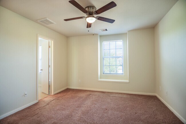 Building Photo - 8123 Barnes Ridge Ln