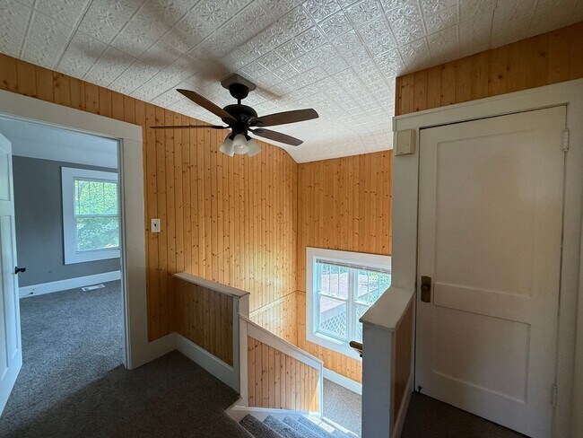 Building Photo - Charming 3-Bedroom Single Family Home in C...