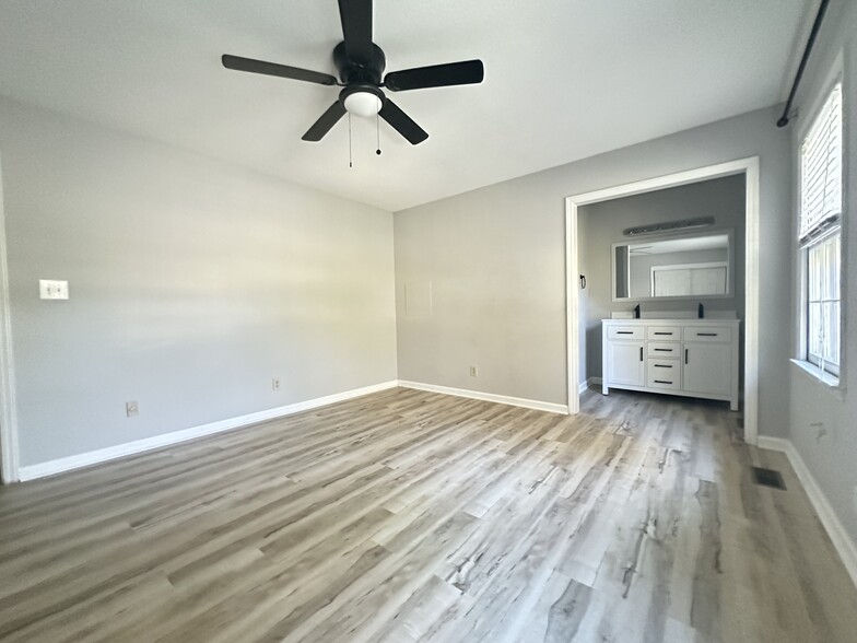 Primary suite - 910 Dolphin Ct