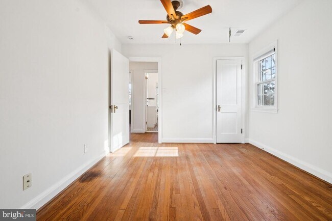 Building Photo - 7809 Oakdale Ave