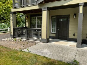 Building Photo - Beautiful 1br Condo in Sherwood. End unit ...