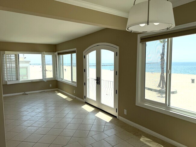Building Photo - 1319 E Seal Way