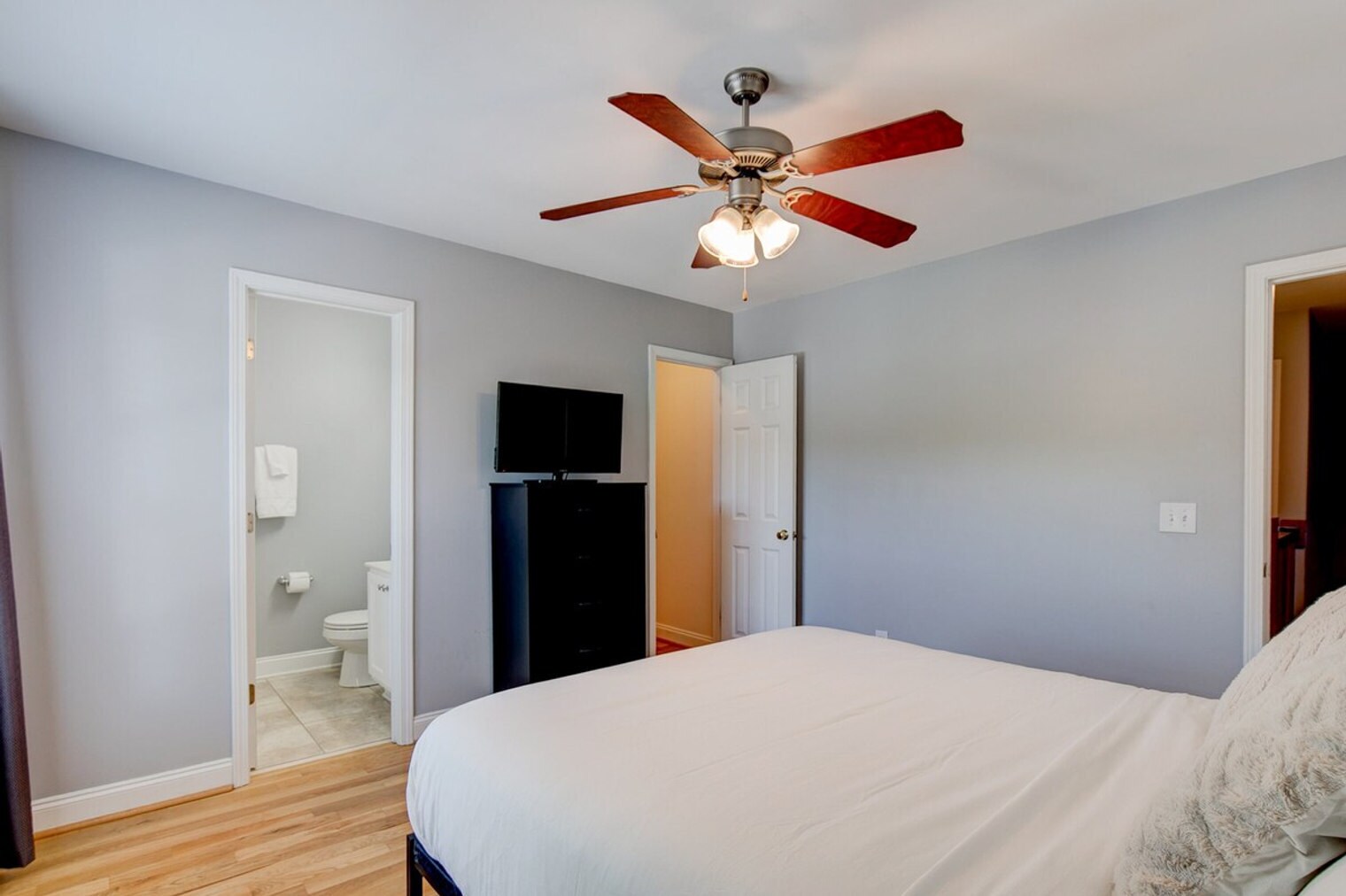 Building Photo - 617 Lake Forest Road