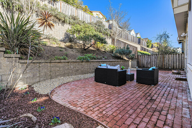 Building Photo - 203 Seacliff Way