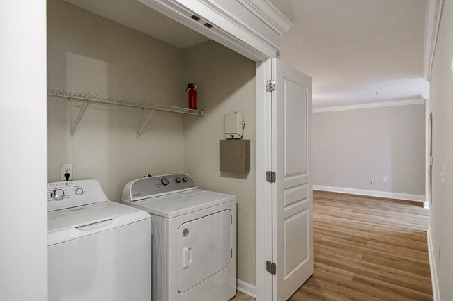 Building Photo - Ground-level, one-story condo in the highly sought-after gated community, The Woodlands of Athens!