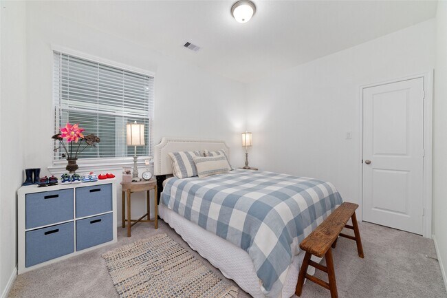 Building Photo - 331 E Coralburst Lp