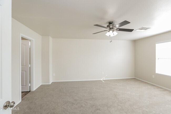Building Photo - 7422 S 40th Ln