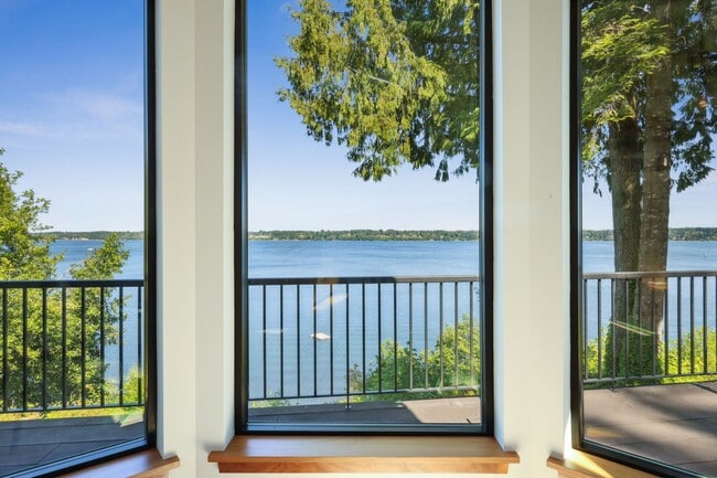 Building Photo - Stunning 3,146 Sq. Ft. Olympia Waterfront ...