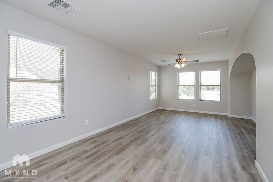 Building Photo - 1635 S Starling Dr