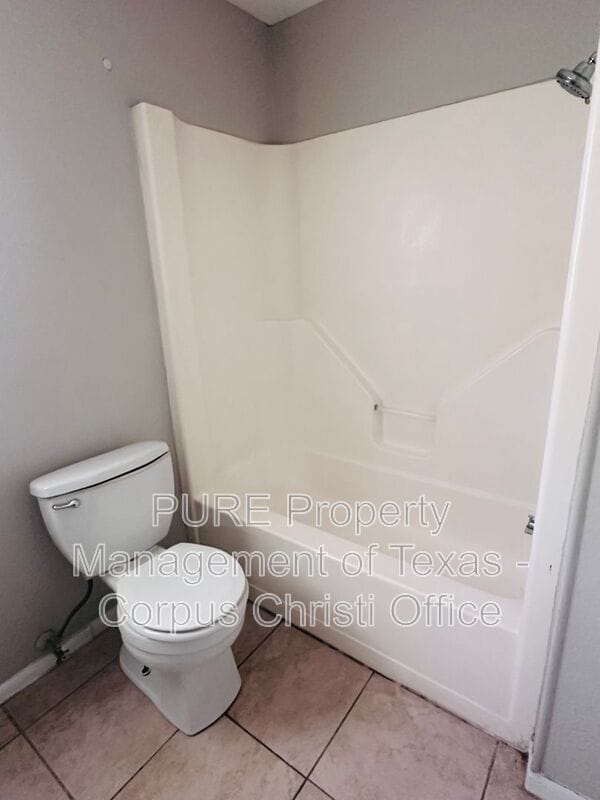 Building Photo - 11942 Mesa Dr