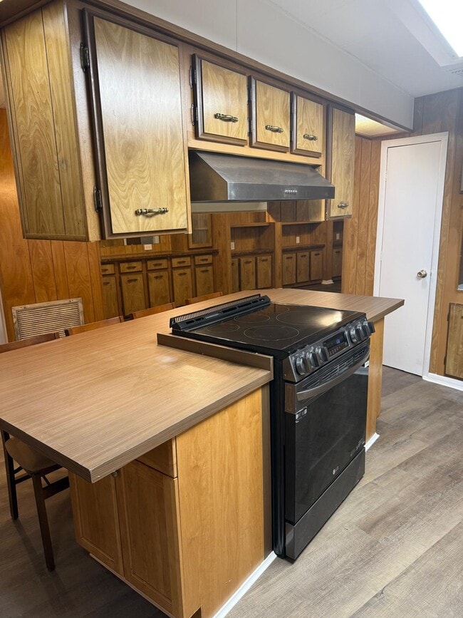 Building Photo - 11621 Venetian Ave