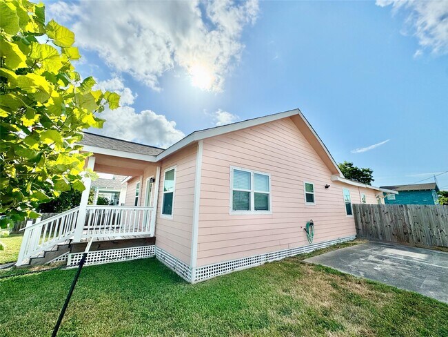 Building Photo - 5127 Avenue L