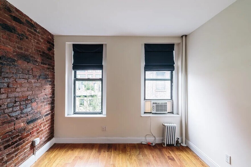 Building Photo - 141 W 10th St