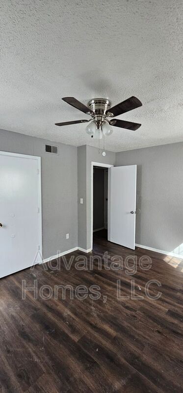 Building Photo - 711 N 70th St