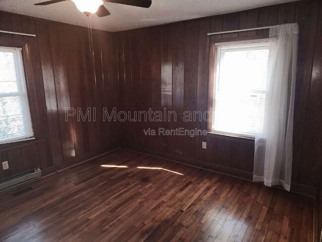 Building Photo - 2 Woodlands Dr