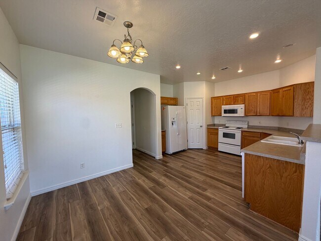 Building Photo - 519 Harvest Ln