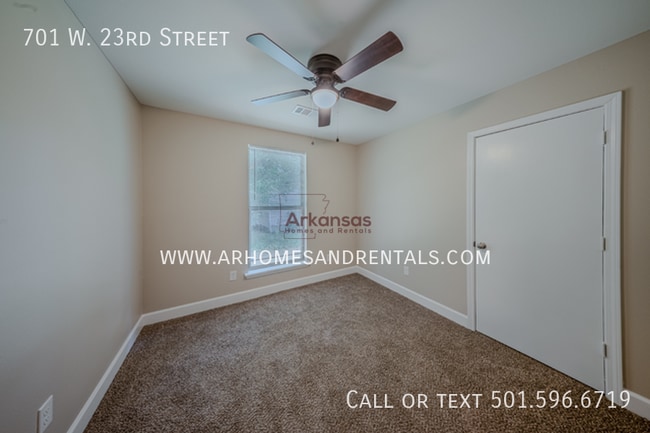 Building Photo - 701 W 23rd St