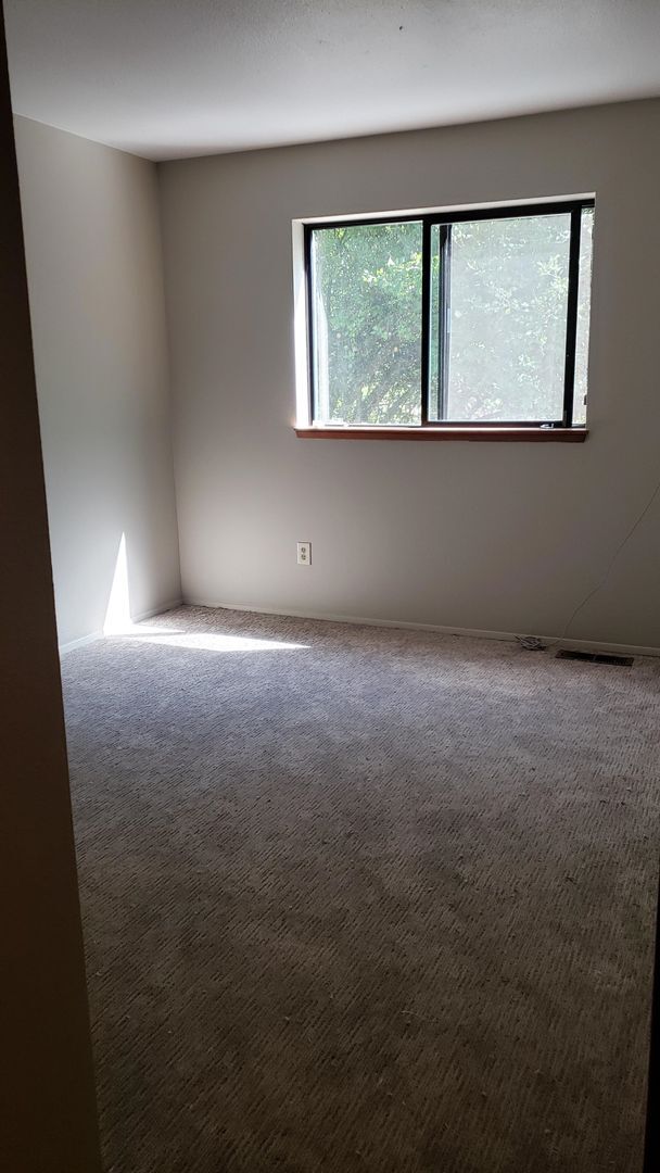 Building Photo - Pre-Leasing for August - 6Bed/3Bath House