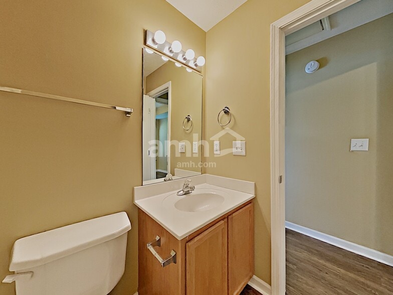 Building Photo - 1883 Portview Dr