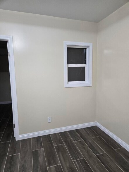Refrigerator and dining area coming soon - 2722 W 73rd St