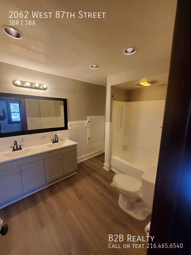 Building Photo - 2062 W 87th St