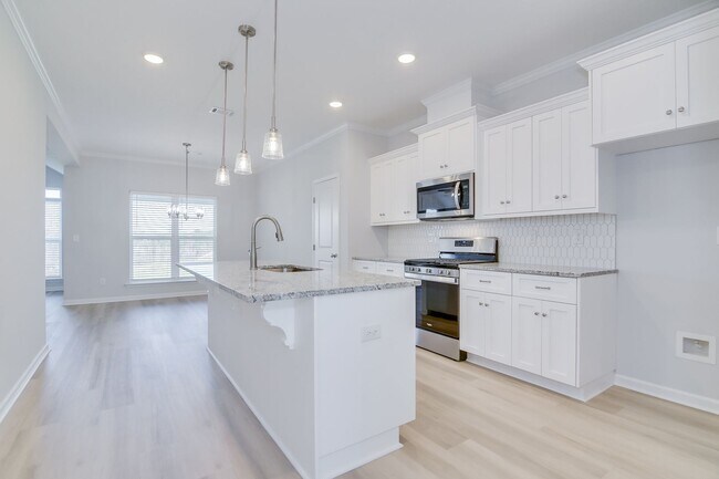 Building Photo - Like New Home - 4 Bed 3 Bath