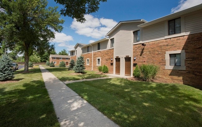 Building Photo - Knoll Ridge Townhomes