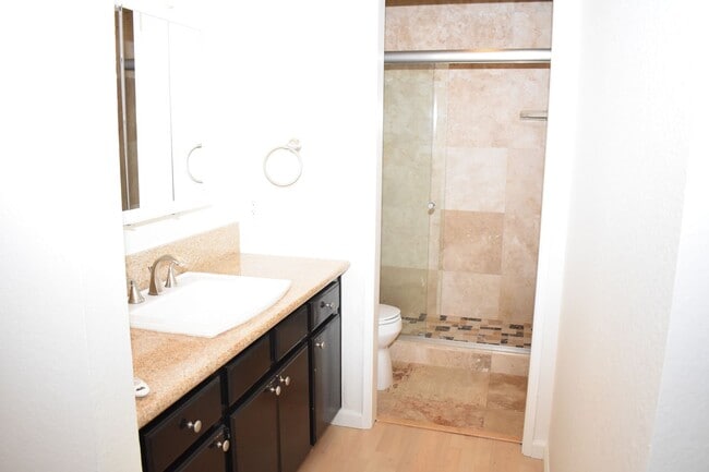 Building Photo - Flooring throughout 3 bd 2.5 ba Condo (San Diego, 92122)