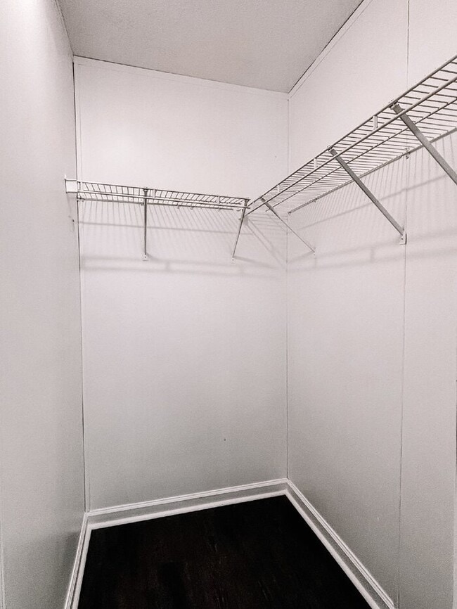 Building Photo - Spacious 4-Bed, 3-Bath Retreat on Greenhill Rd – 2000 Sq Ft of Charleston Charm!