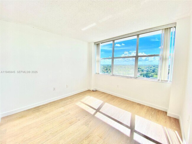 Building Photo - 1200 NE Miami Gardens Dr