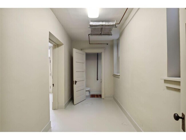 Building Photo - 1720 Mt Curve Ave