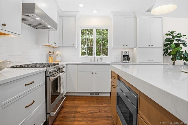 Building Photo - 121 Howard St