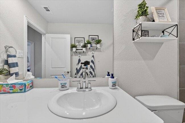 Building Photo - 210 Briarwood Ln