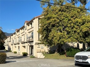 Building Photo - 653 Fairview Ave