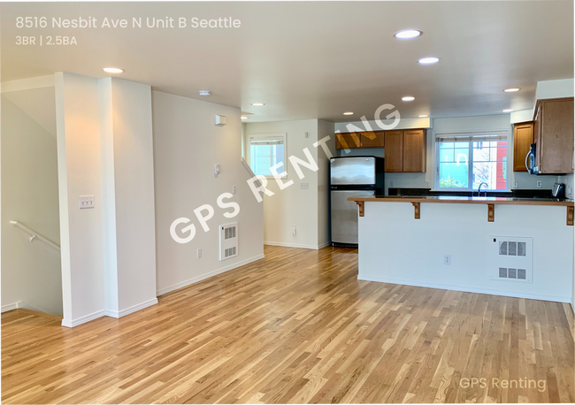 Building Photo - Beautiful N. Seattle 3 story townhouse wit...