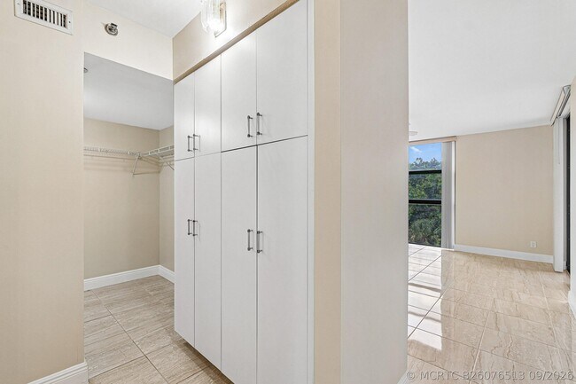 Building Photo - 6562 Boca Del Mar Dr