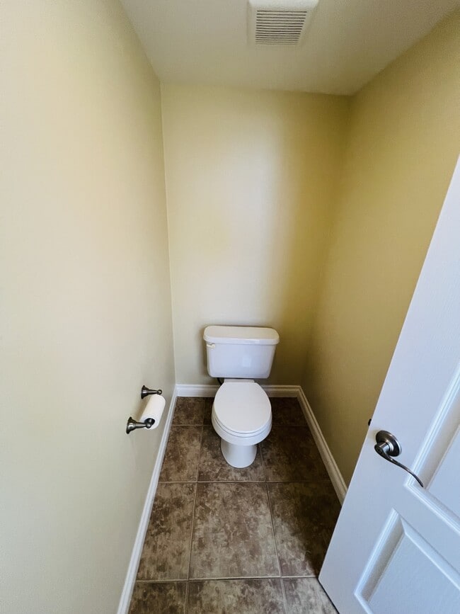 Building Photo - 25183 Parkcrest Dr