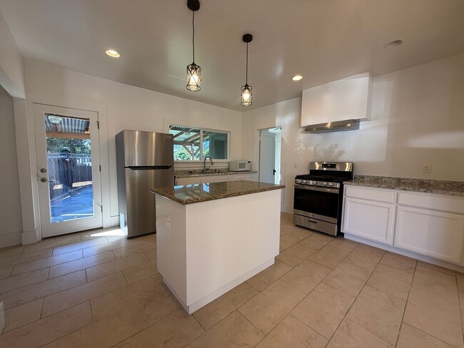 Building Photo - Charming Campbell 3 Bedroom 1 Bath Home with Backyard and Basement