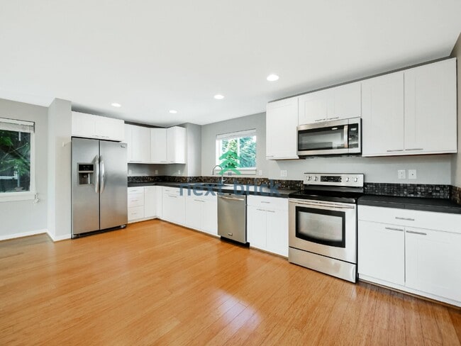 Building Photo - Welcome to this charming 3-bedroom, 2-bathroom home