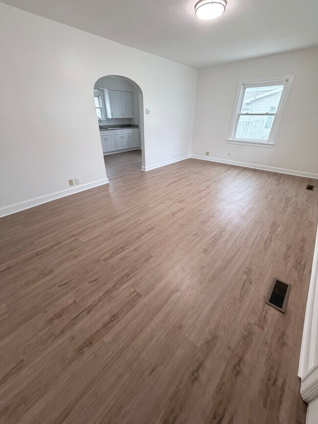 Building Photo - 229 E Madison St