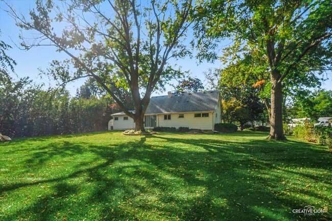 Building Photo - 38W686 Glenview Dr