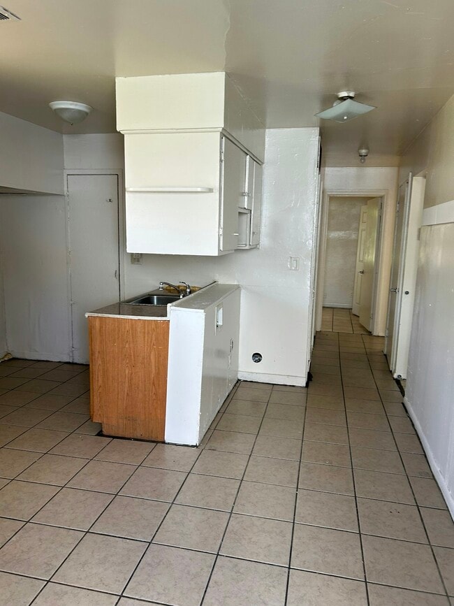 Building Photo - 4021 Prescott Ave