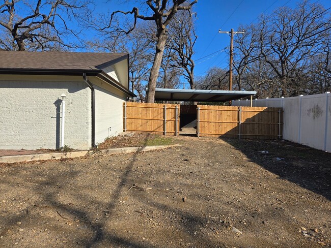 Building Photo - Charming house in Hurst Tx